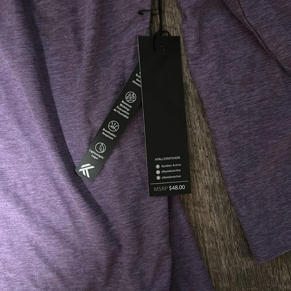 NWT athletic top - Picture 2 of 3